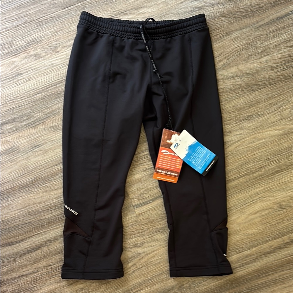 Brooks Vapor Dry Equilibrium Black Performance Capri Leggings